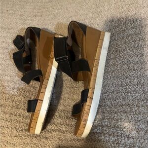 NUOVO Tan and Black Sandals